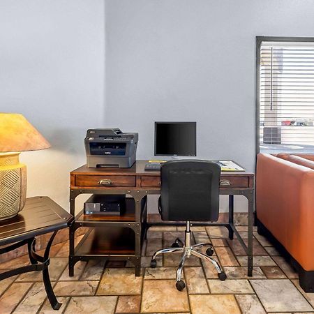 Days Inn By Wyndham Buckeye Bagian luar foto