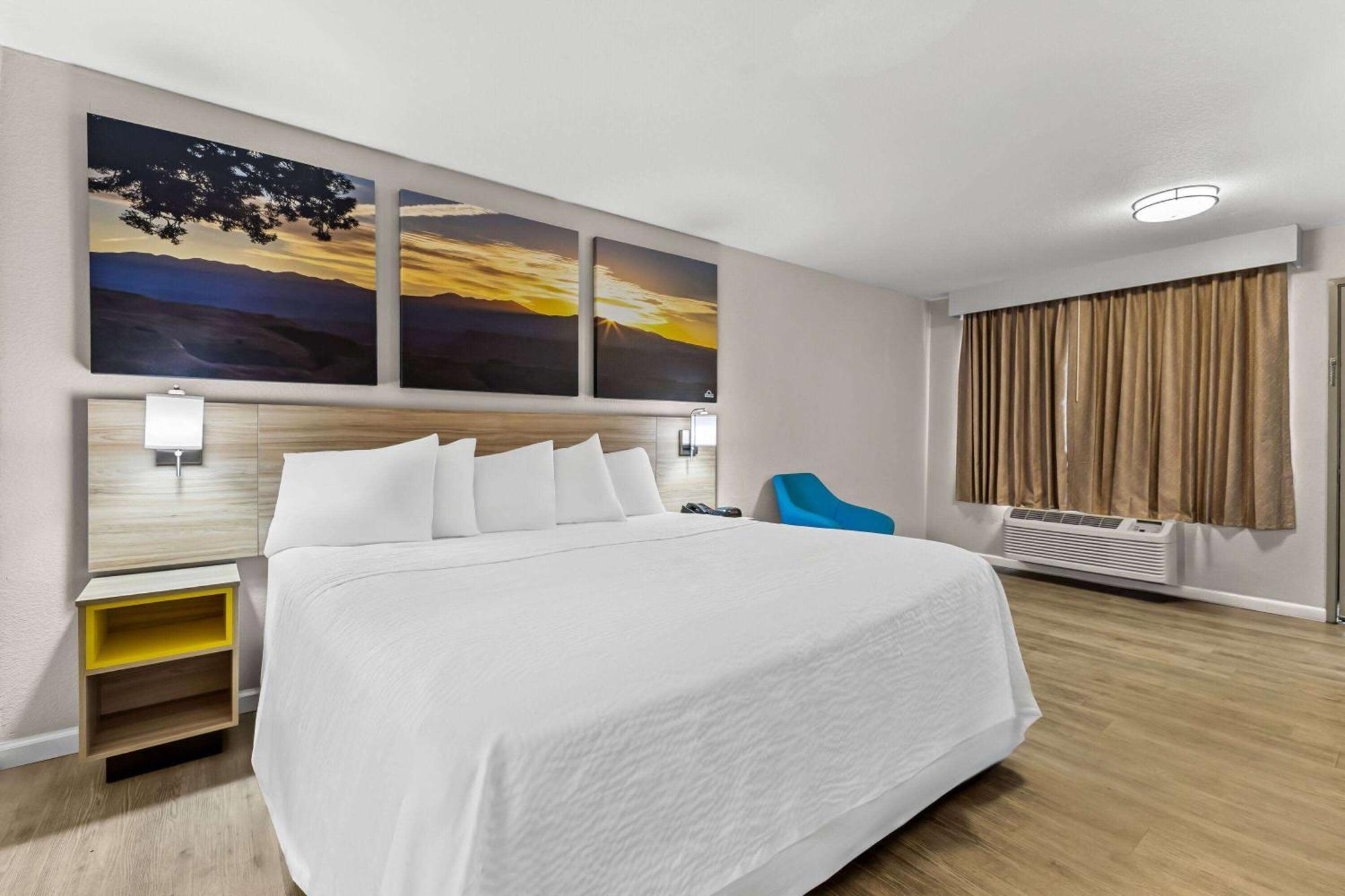 Days Inn By Wyndham Buckeye Bagian luar foto