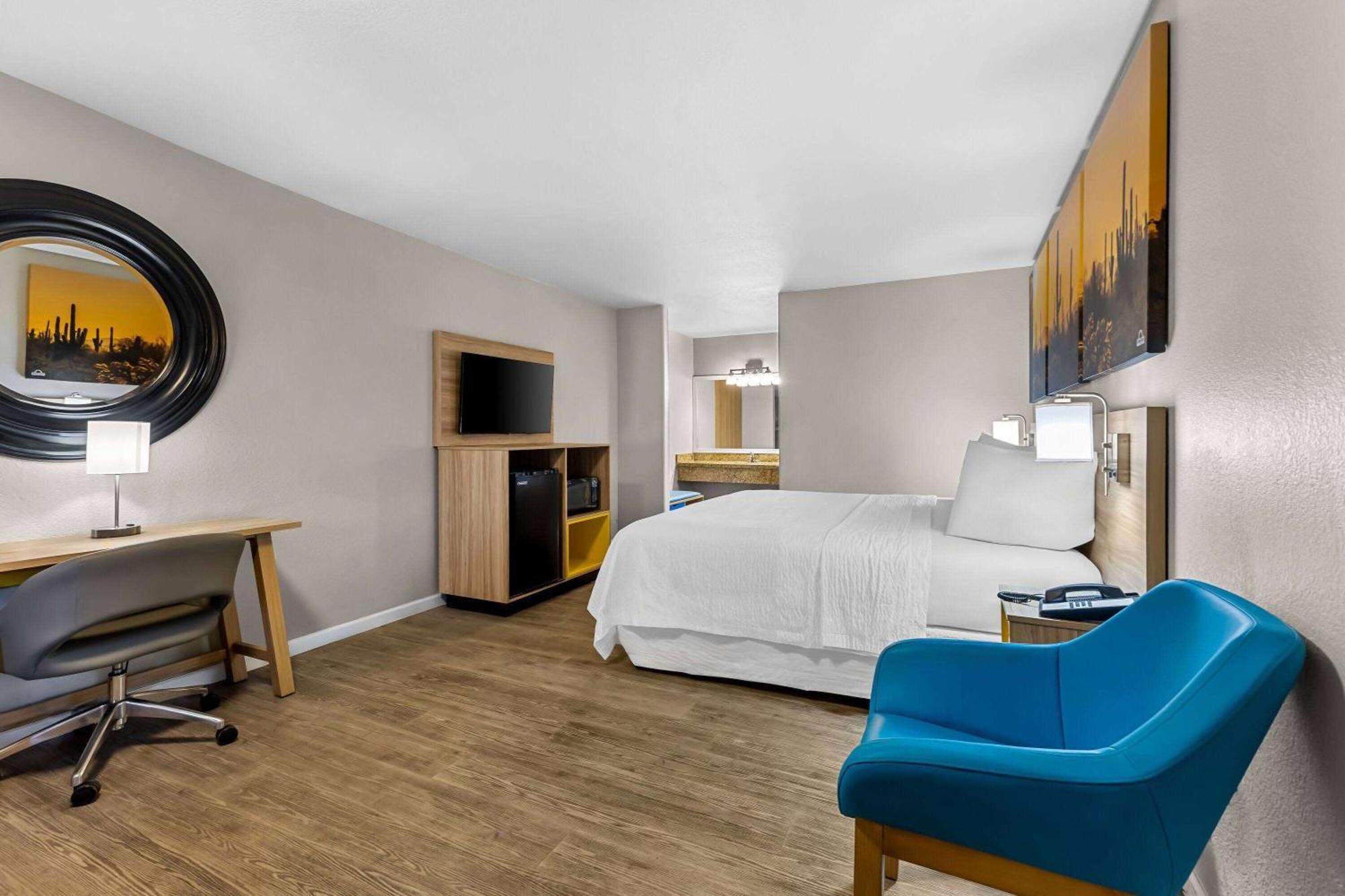 Days Inn By Wyndham Buckeye Bagian luar foto
