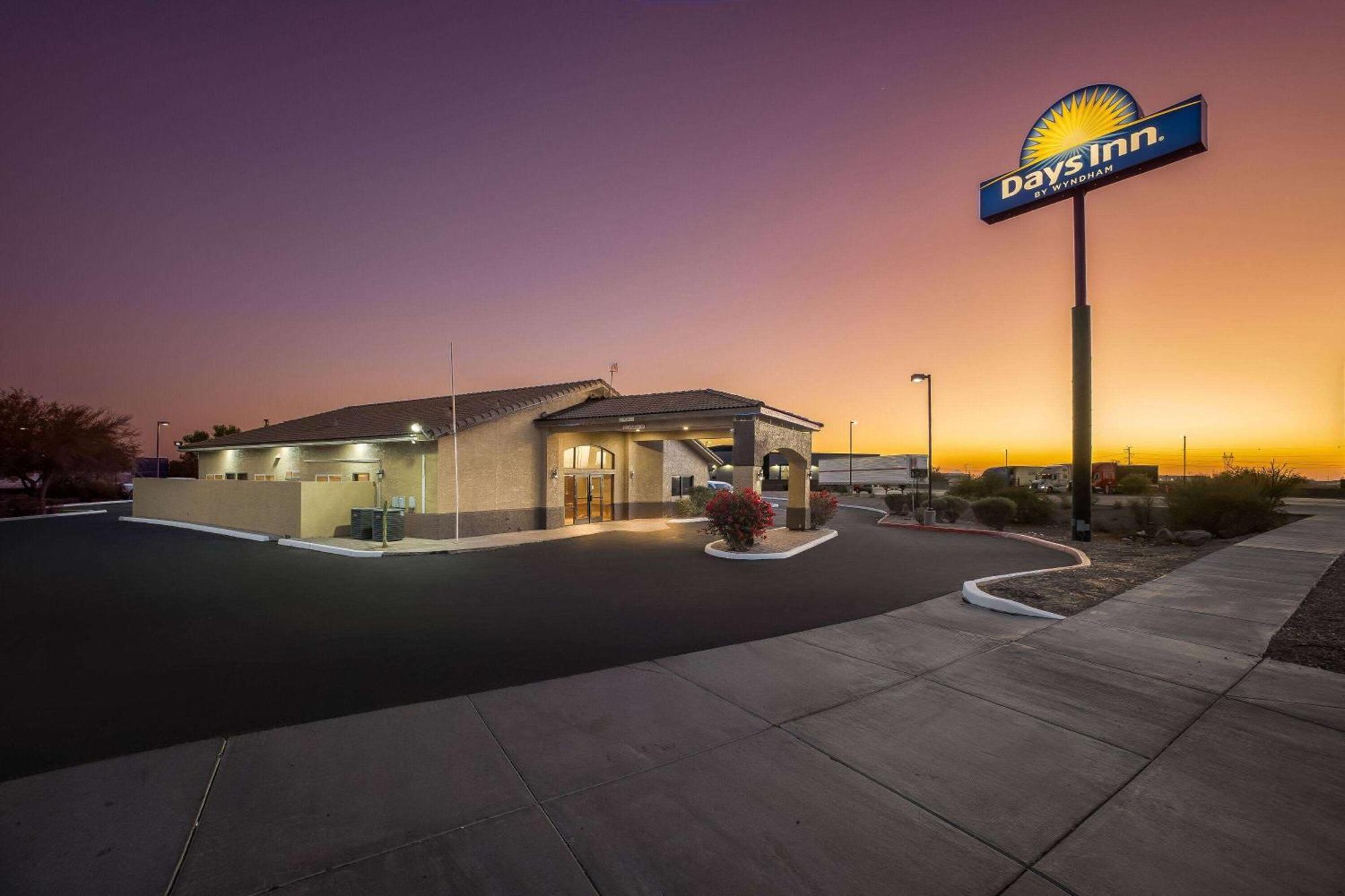 Days Inn By Wyndham Buckeye Bagian luar foto