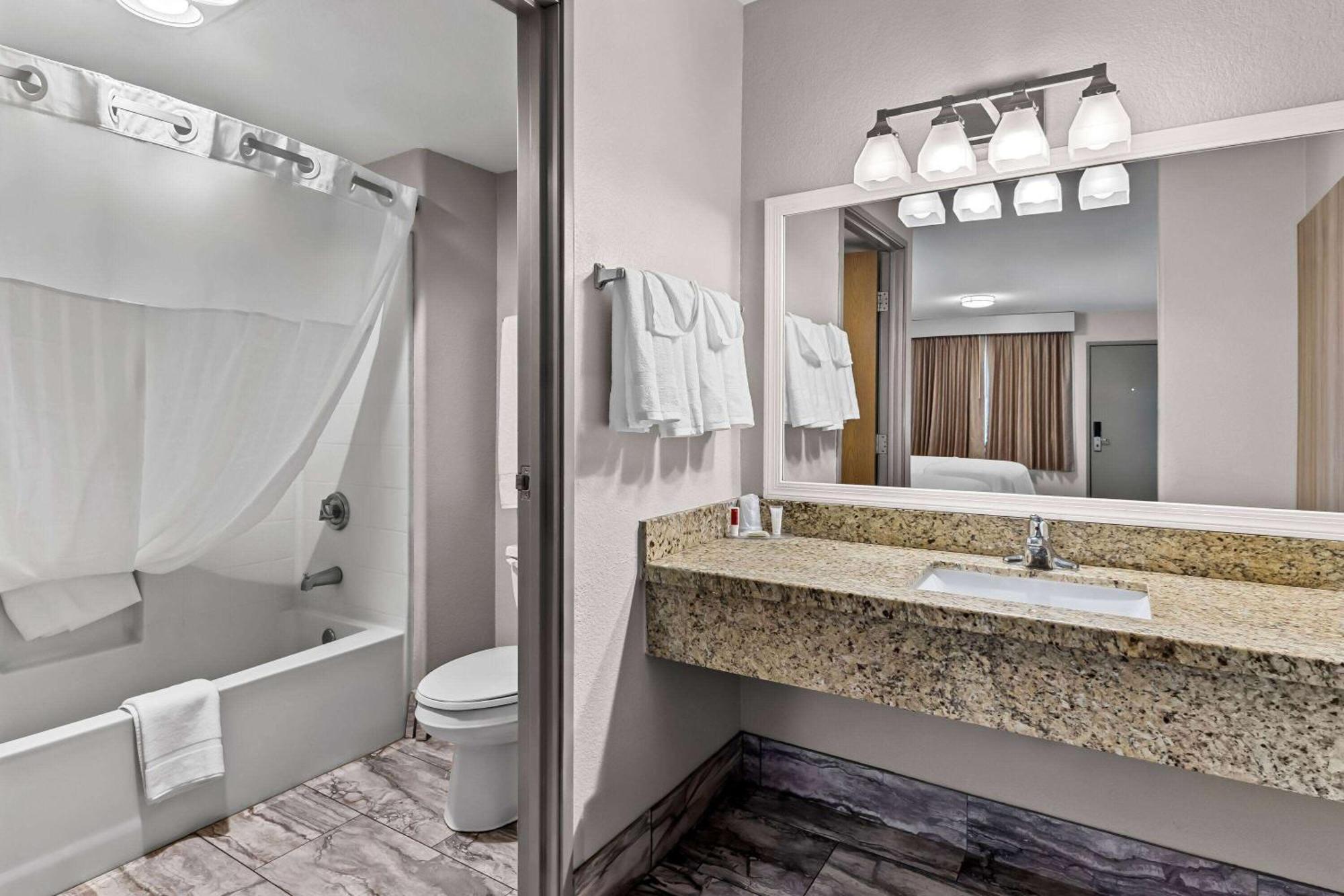 Days Inn By Wyndham Buckeye Bagian luar foto