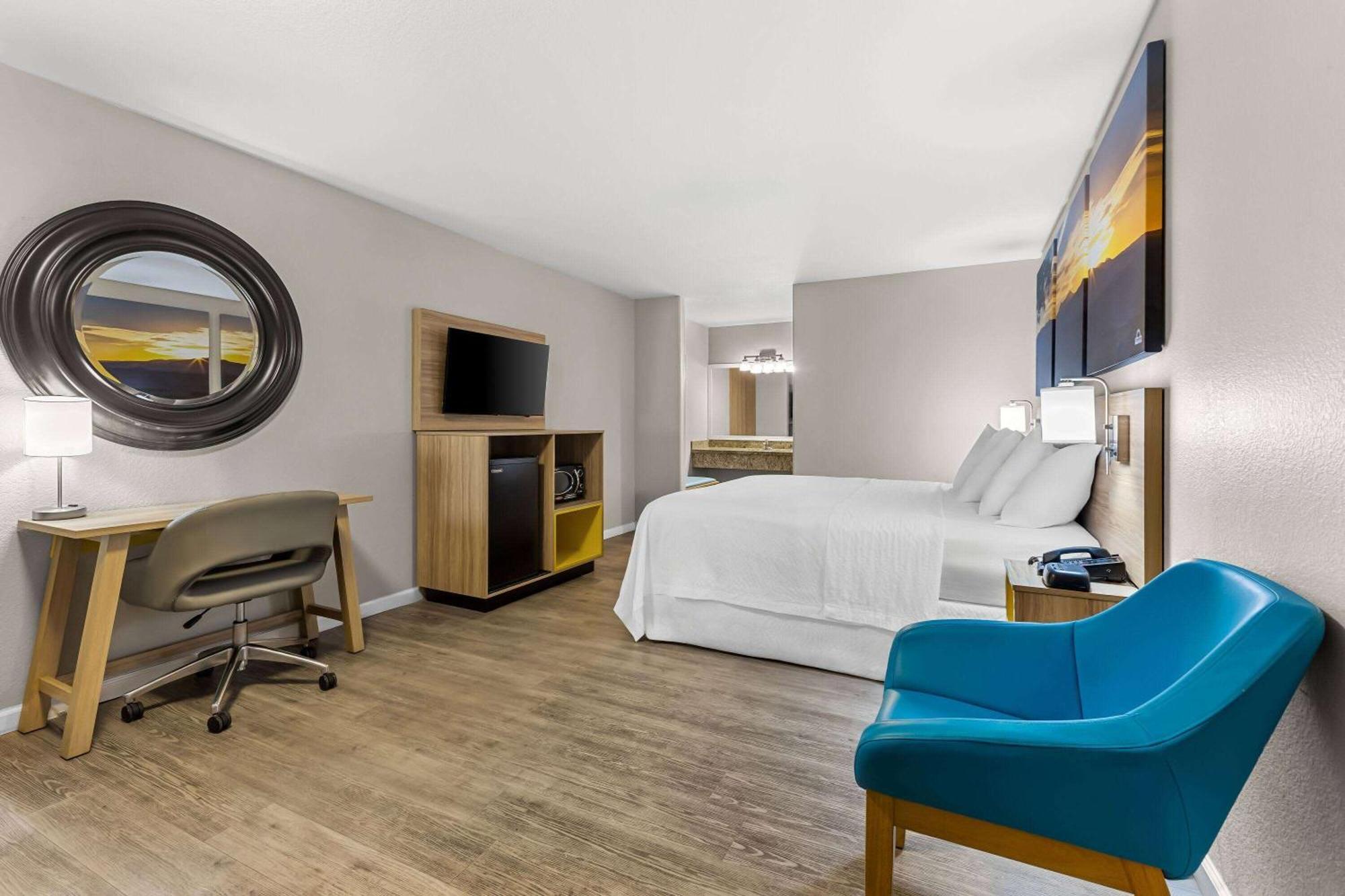 Days Inn By Wyndham Buckeye Bagian luar foto