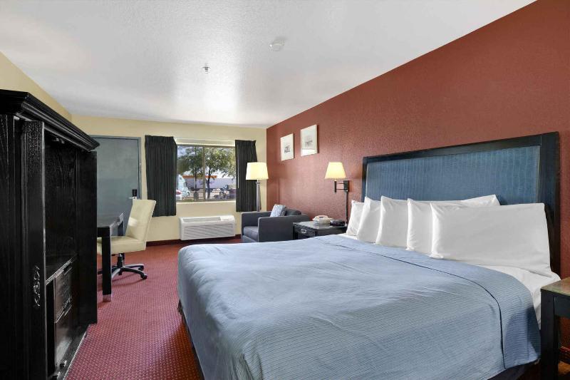 Days Inn By Wyndham Buckeye Bagian luar foto