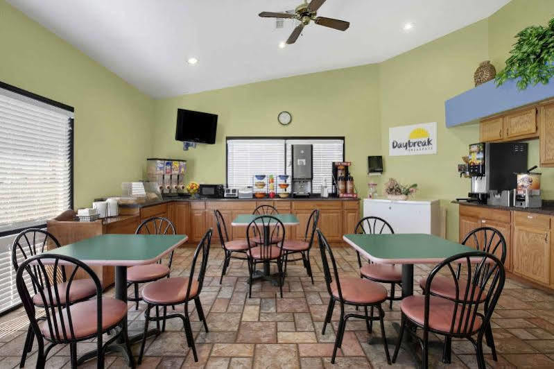 Days Inn By Wyndham Buckeye Bagian luar foto